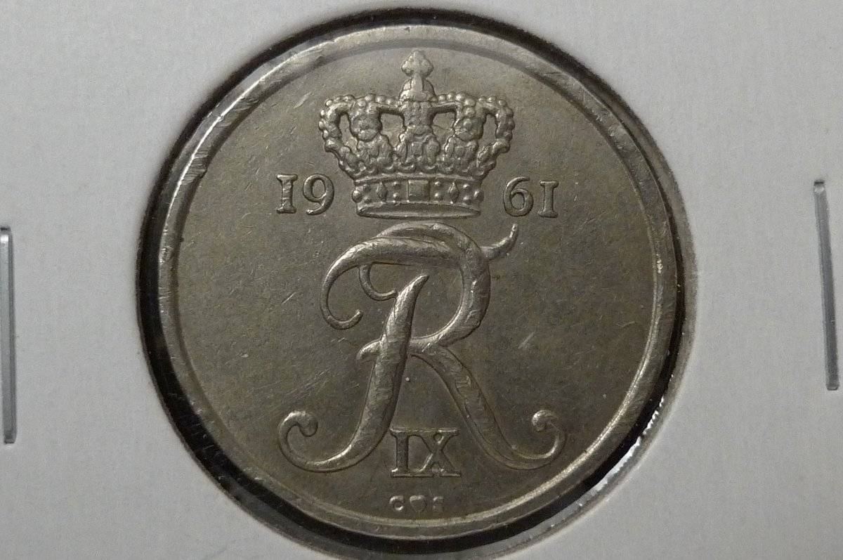 Around-The-World-With-Coins---A-Coin-Geography-Game