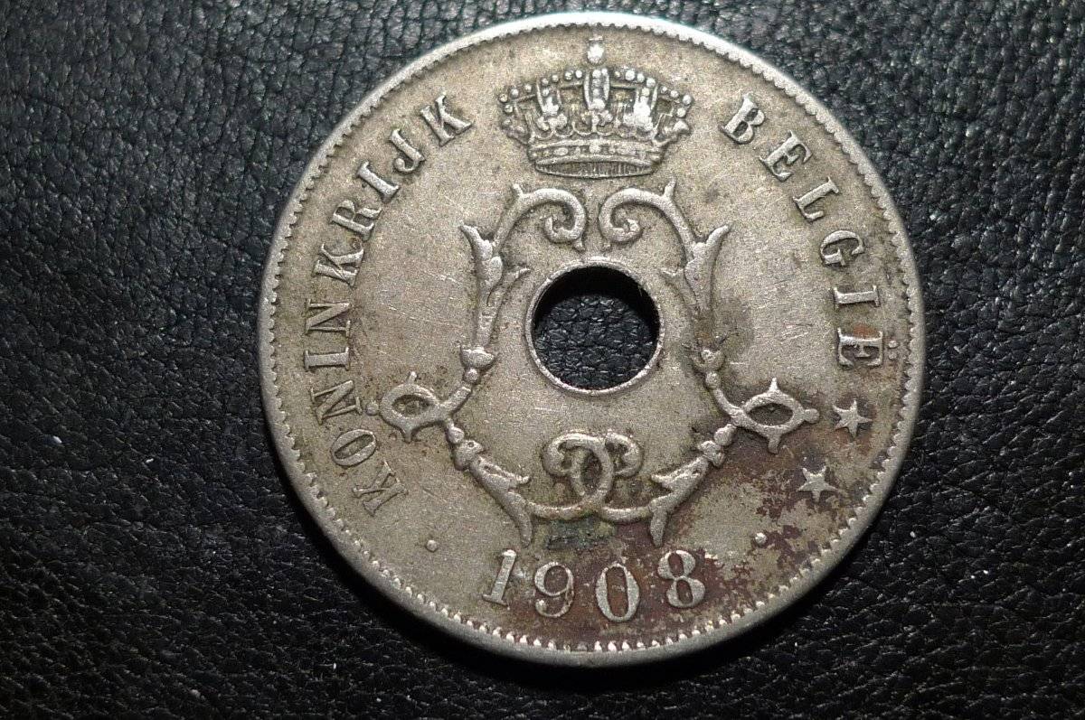 Post-A-Coin-Or-Medal-With-A-Die-Crack!