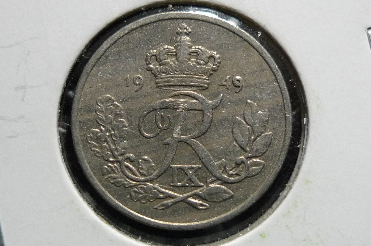 Around-The-World-With-Coins---A-Coin-Geography-Game