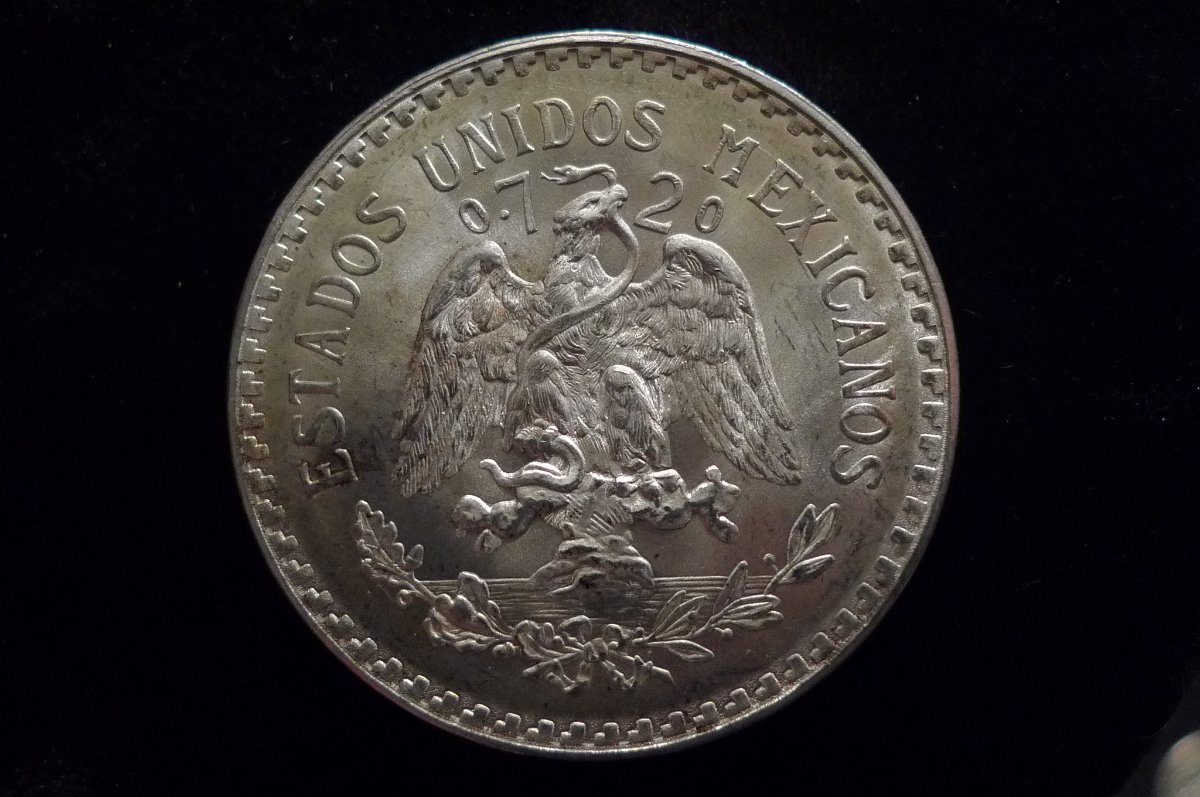 Post-A-Coin-Or-Medal-With-A-Die-Crack!