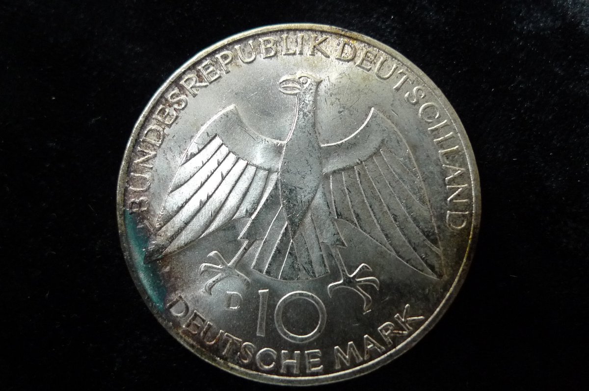 Around-The-World-With-Coins---A-Coin-Geography-Game