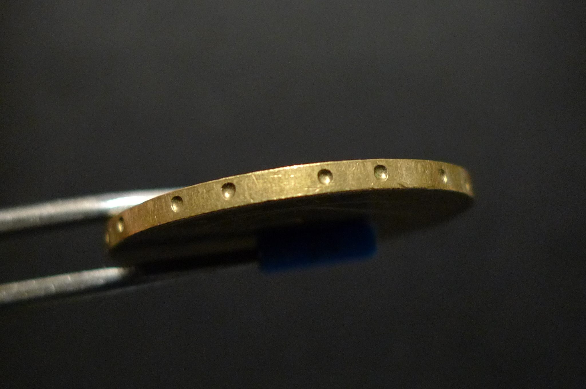 Show-Your-Coins-With-Different-Edges