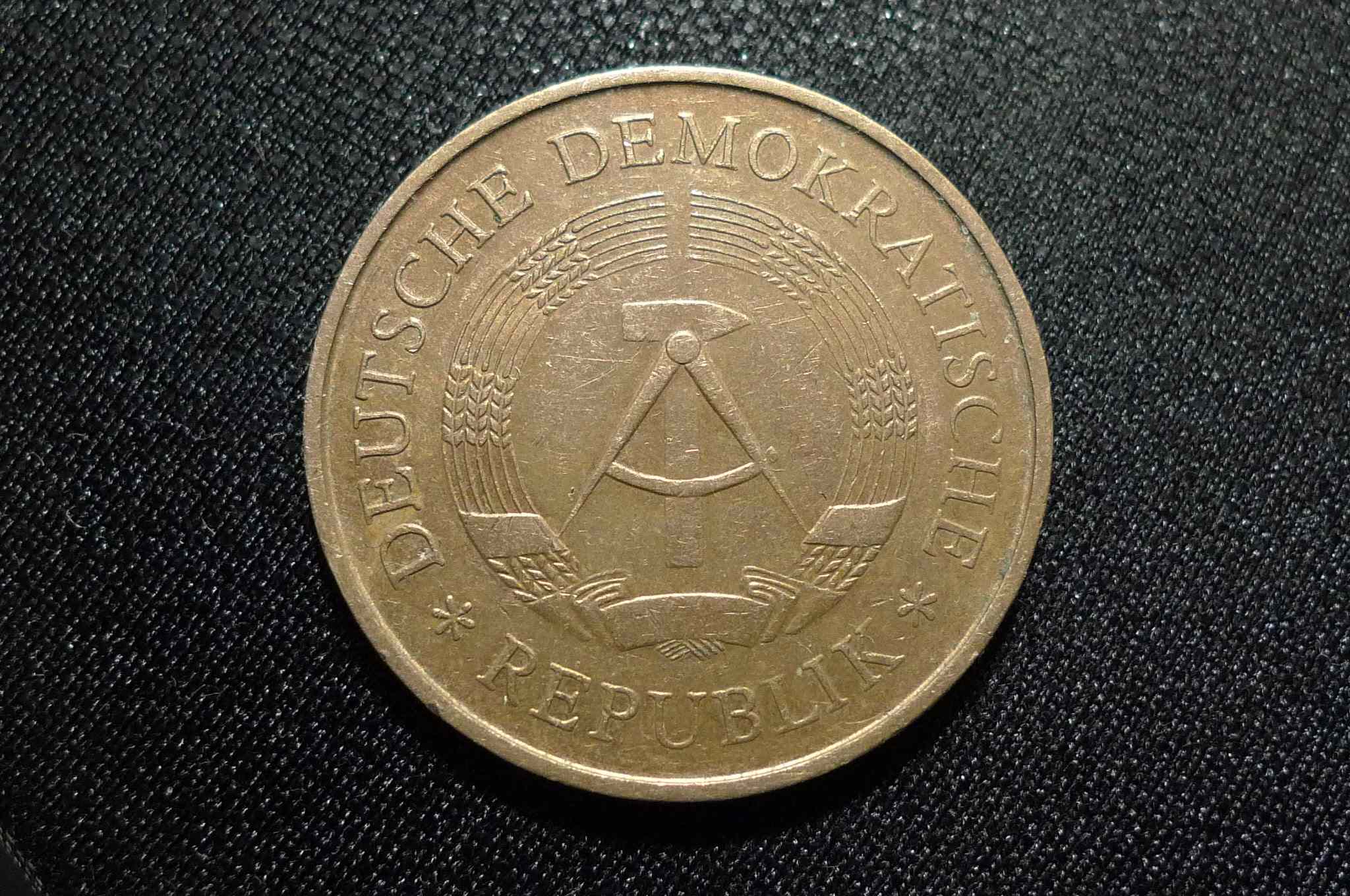 Show-Your-Coins-With-Different-Edges