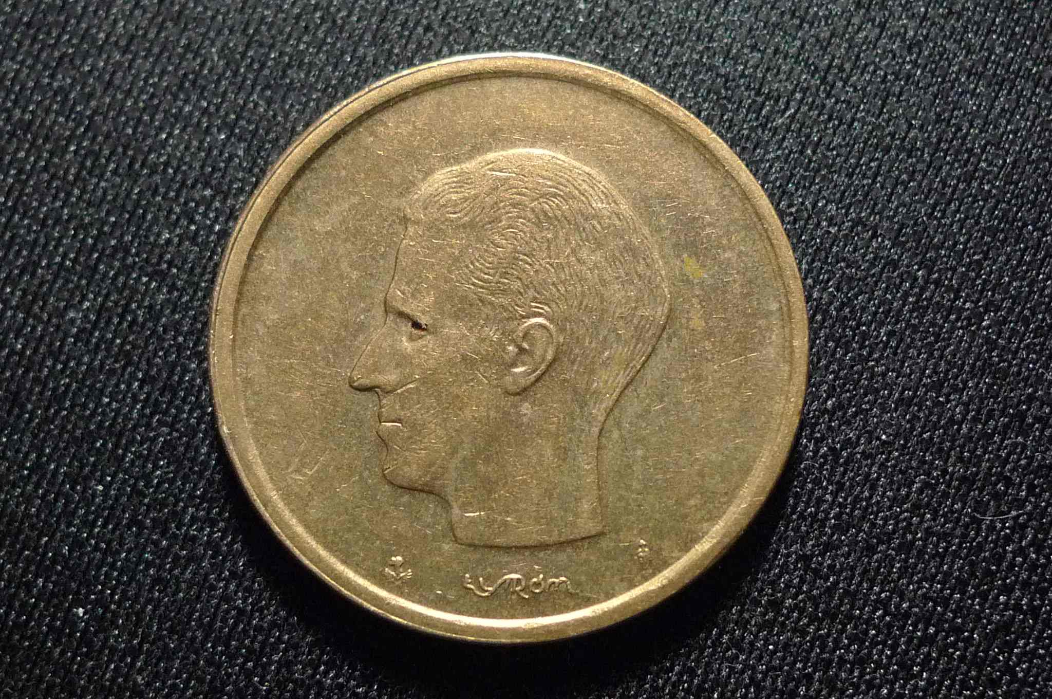 Show-Your-Coins-With-Different-Edges