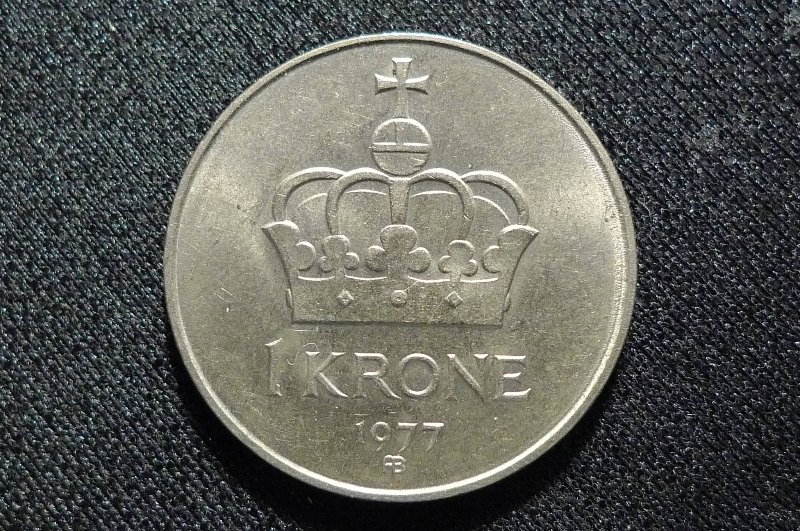 Post-A-Coin-Or-Medal-With-A-Die-Crack!