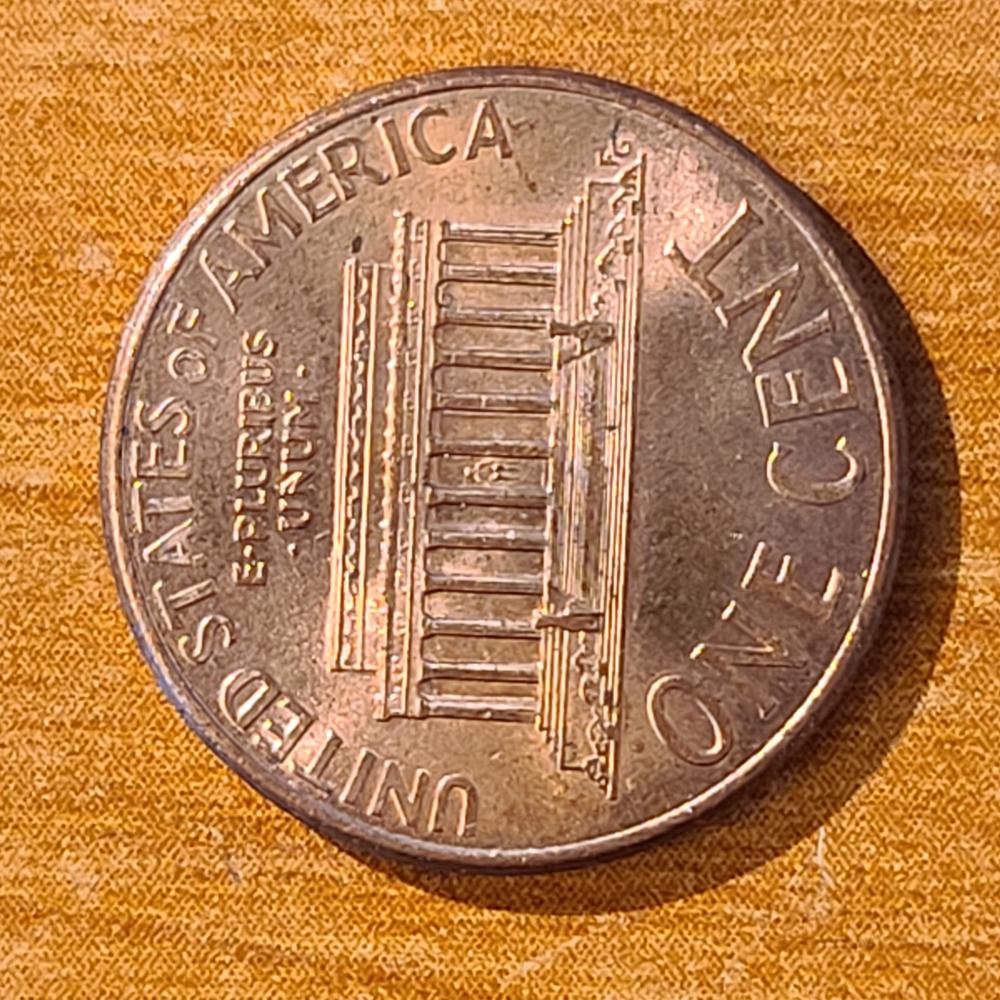 What's-Up-With-Lincolns-Knee's