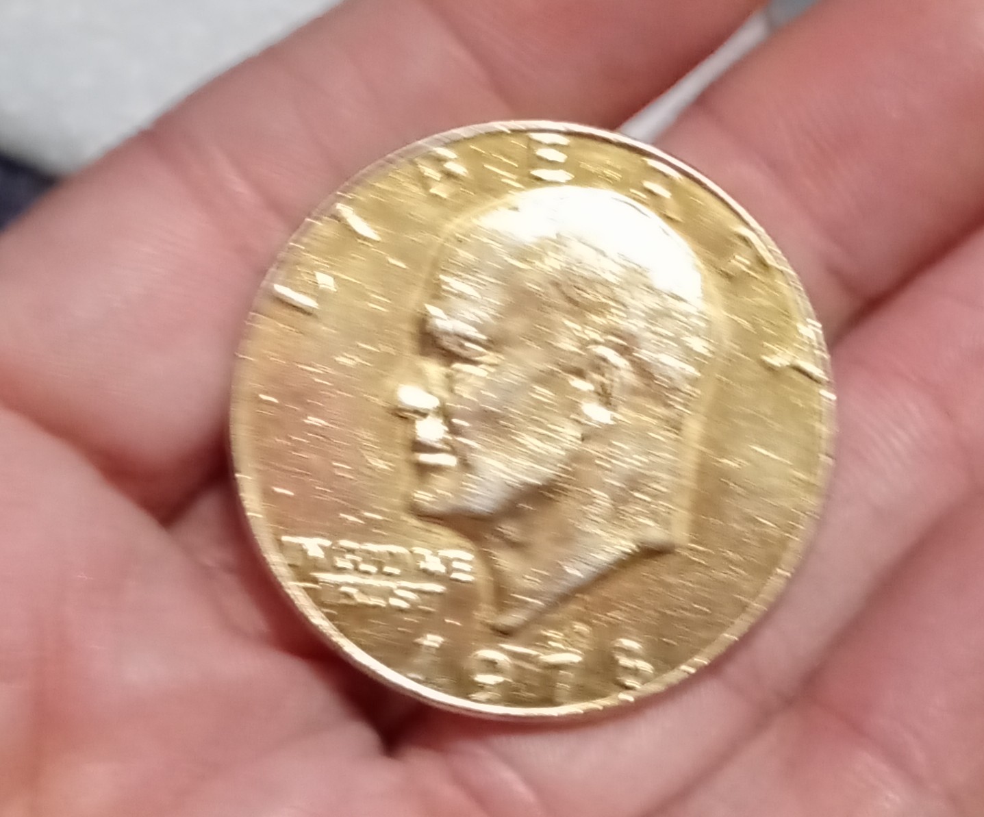 1978-Eisenhower-Dollar-Coin-That-Is-In-A-Yellow-Gold-Tone-And-Tested-10-Kt