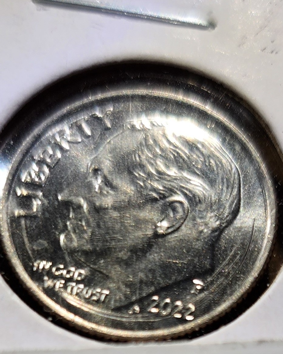 2022-Dime-With-A-Odd-Hair-Like-Ring-Halfway-Round-Inside-Face