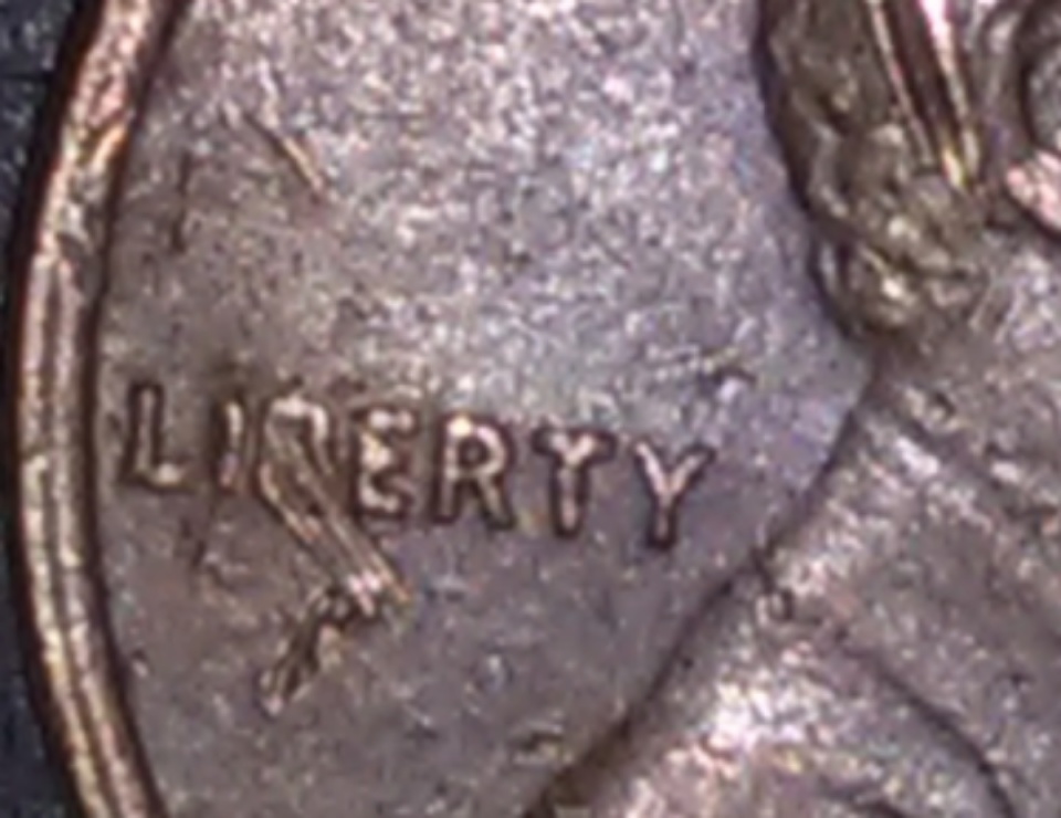 1982-D-Small-Date-Lincoln-Cent-With-Strange-Drag-Marks-Mint-Damaged?