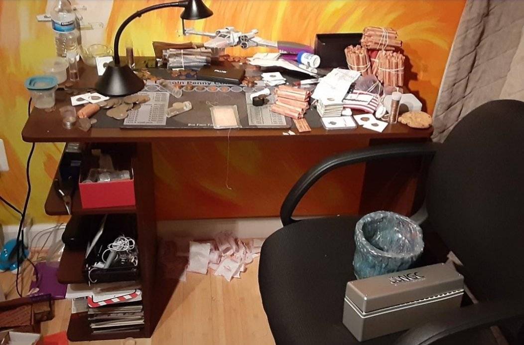 Coin-Roll-Hunting-Workstations