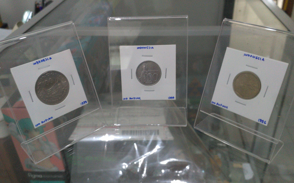 Acrylic-Sign-Holders-For-Displaying-Coins,-What-Do-You-Think?