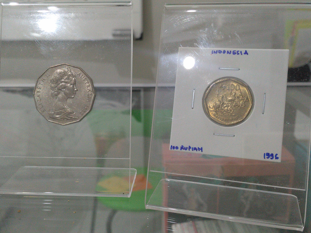 Acrylic-Sign-Holders-For-Displaying-Coins,-What-Do-You-Think?