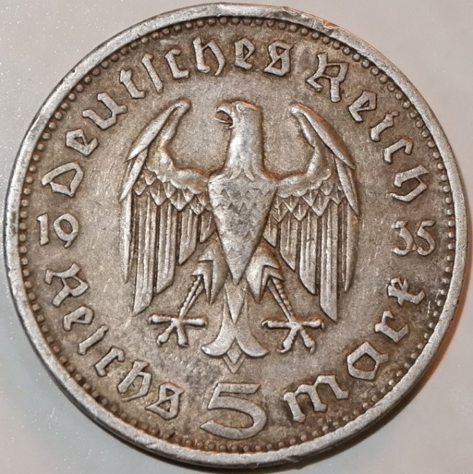 Hindenburg-5-Marks---With-And-Without-The-Swastika-Sign