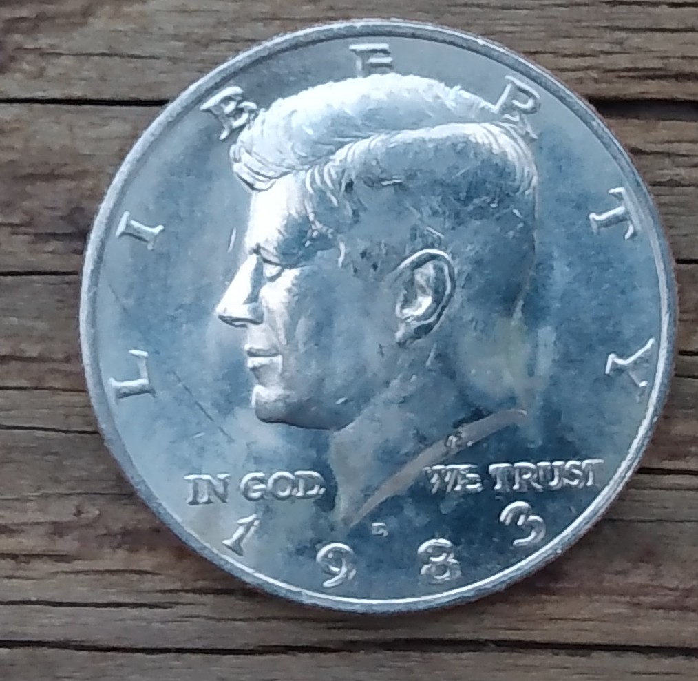 Does-This-1983-Half-Dollar-Have-A-Mint-Mark-Error?-Looks-Diffrent