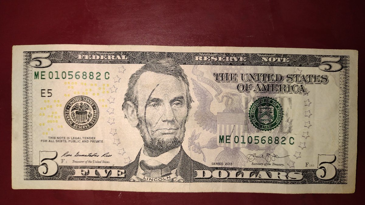 I-Think-It's-Cool-2013-$5-Ink-Error-Of-Reverse-Green-Rounded-Edge-Of-Purple-5-Lincoln-Scarface