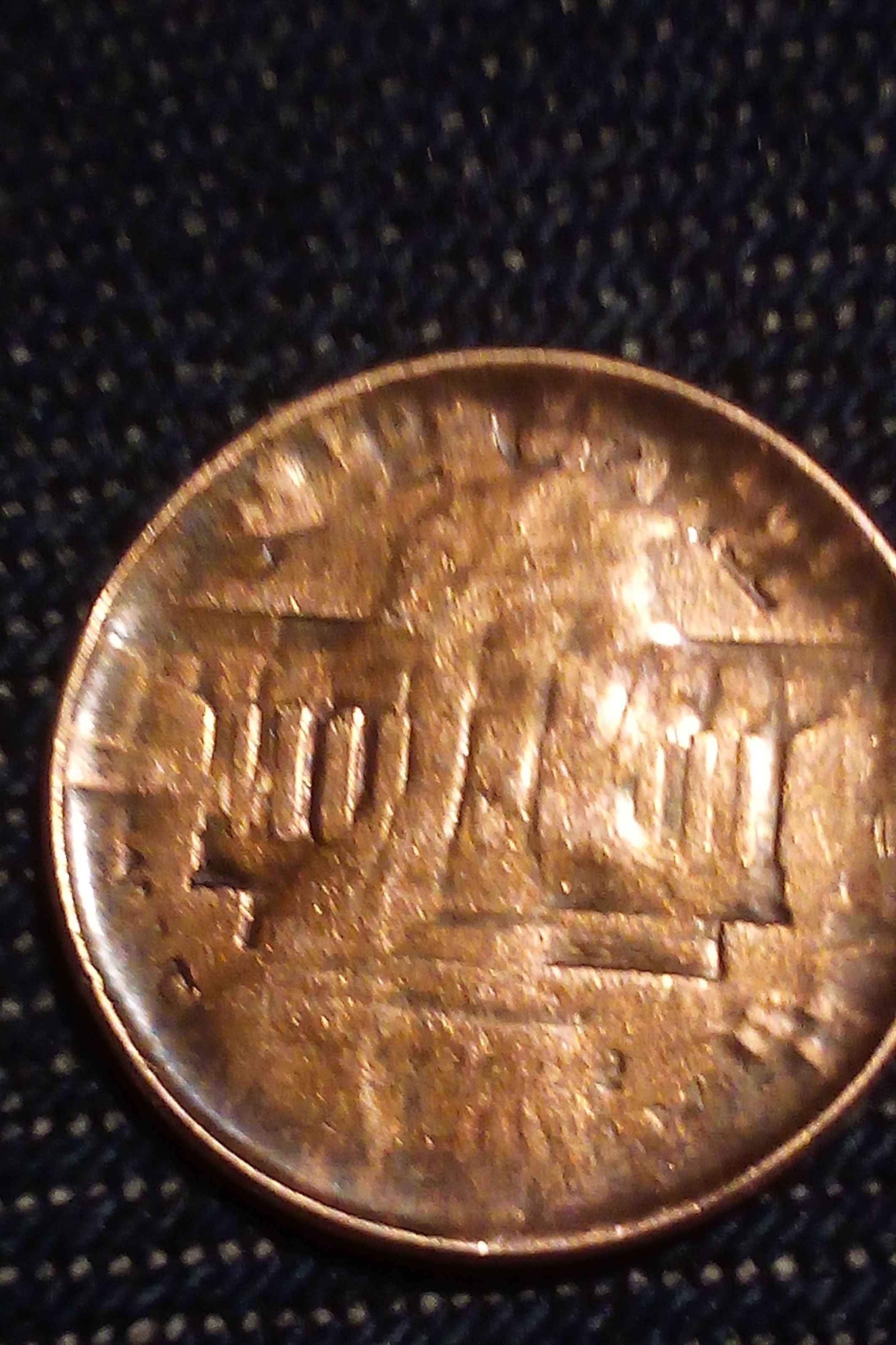 1982-D-Copper-Has-Breakage-Or-Clash-Error-Strong-Possibly-Small-Date-Cent