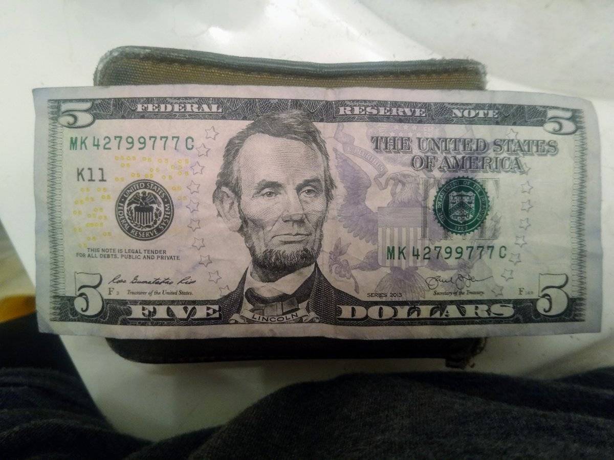 $5-Bill-2013-Series-Is-This-A-Error?-Wow-Just-Figured-It-Out!!-Error?-P