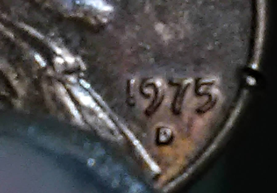 1975-D-Lincoln-Memorial-Cent-Letter-Sticking-Up-Off-Rim?