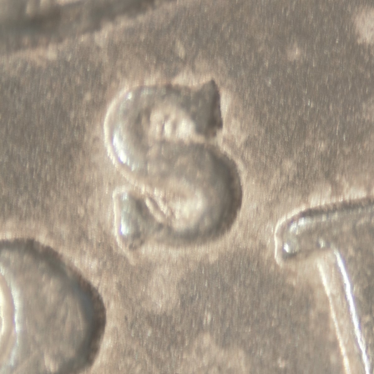 Extreme-Macro-Coin-Photography