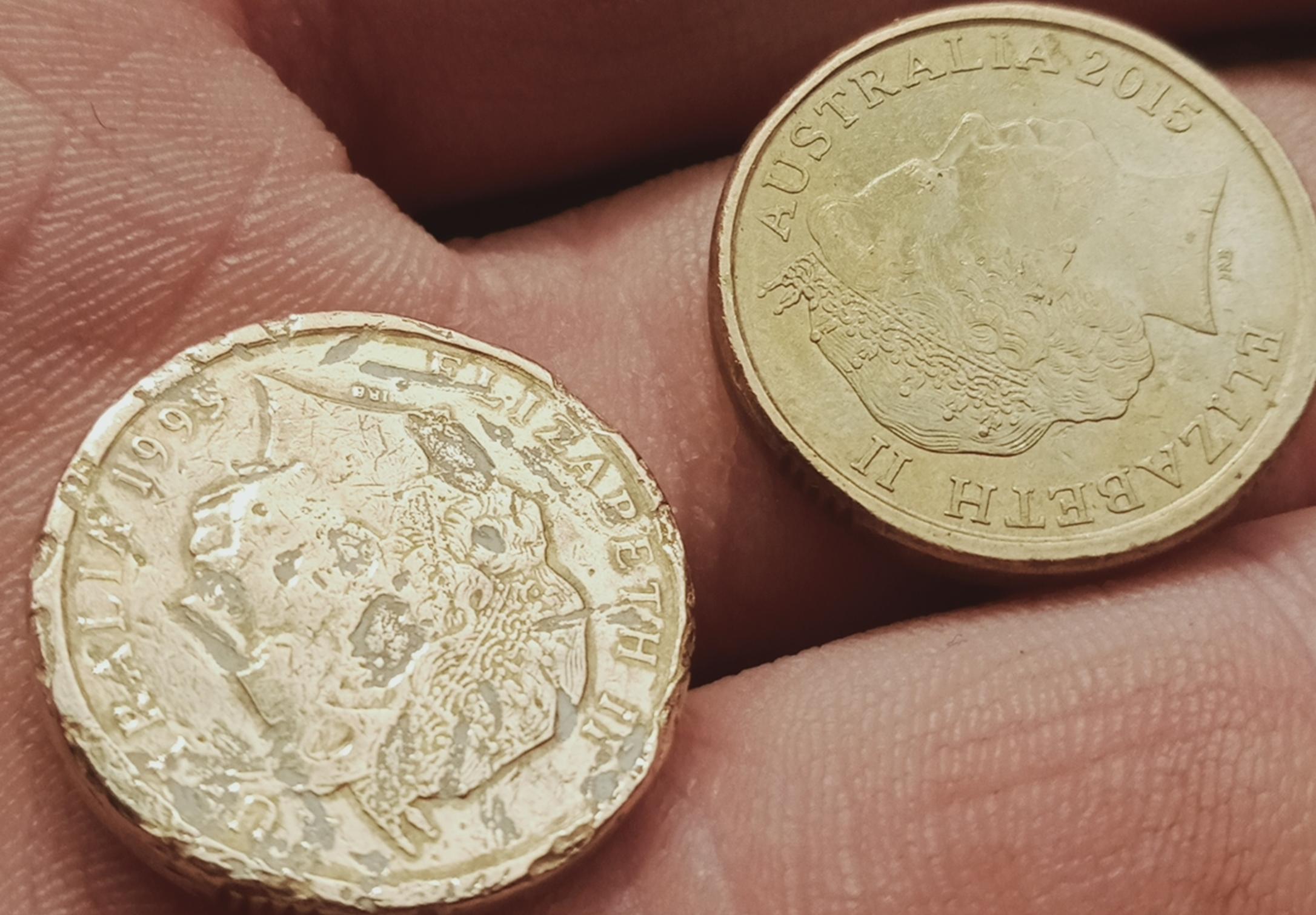 1999-AU-2-Dollar-Coin-Looks-Like-It's-Made-Of-Real-Gold-,-Comparison-Photos-.-Help-Identify