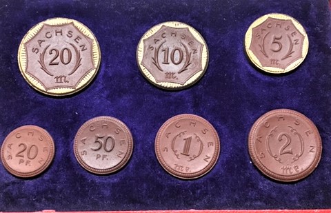 100-Coins-From-100-Different-Countries-In-100-Different-Years-Game-20th-Century-Edition