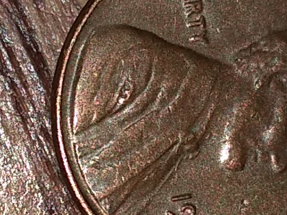 1981-Penny-Something-On-Lincoln's-Shoulder?