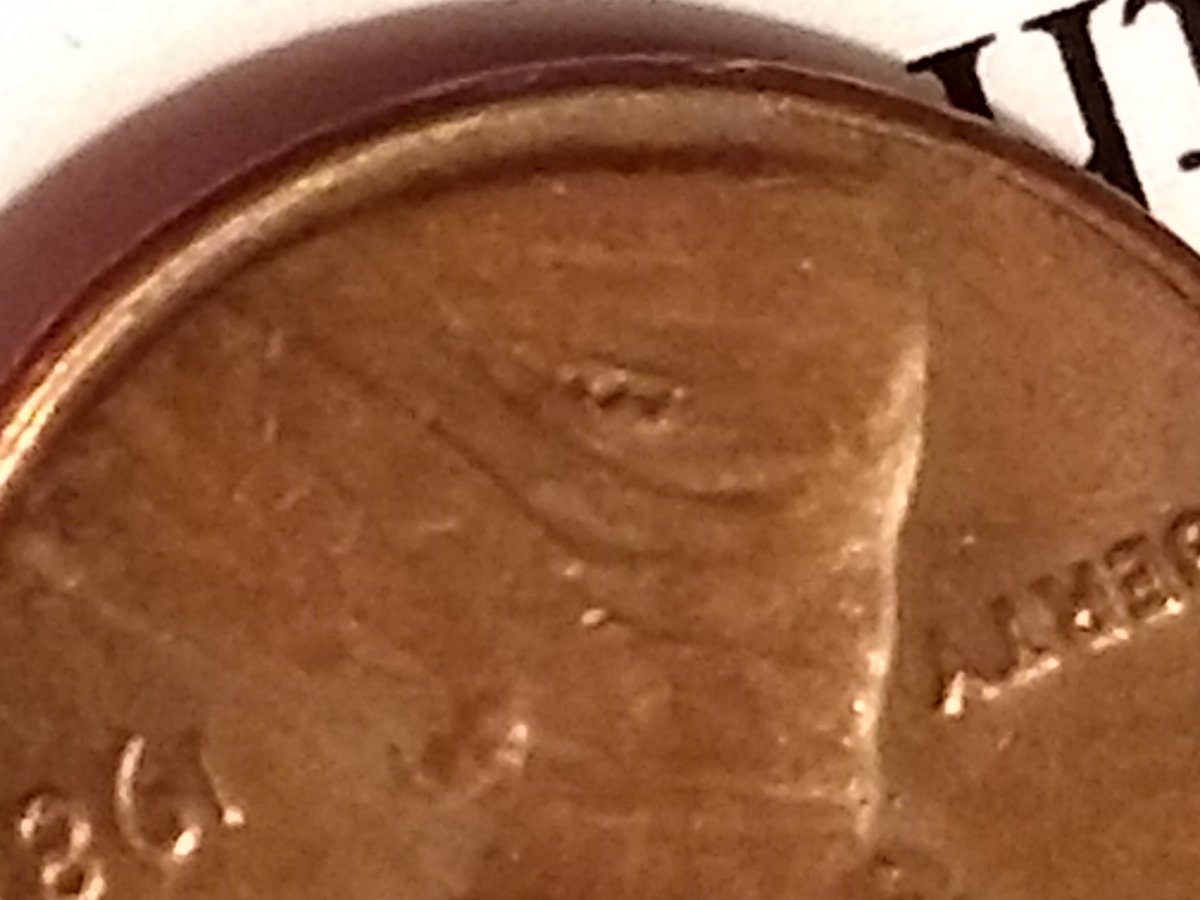1981-Penny-Something-On-Lincoln's-Shoulder?