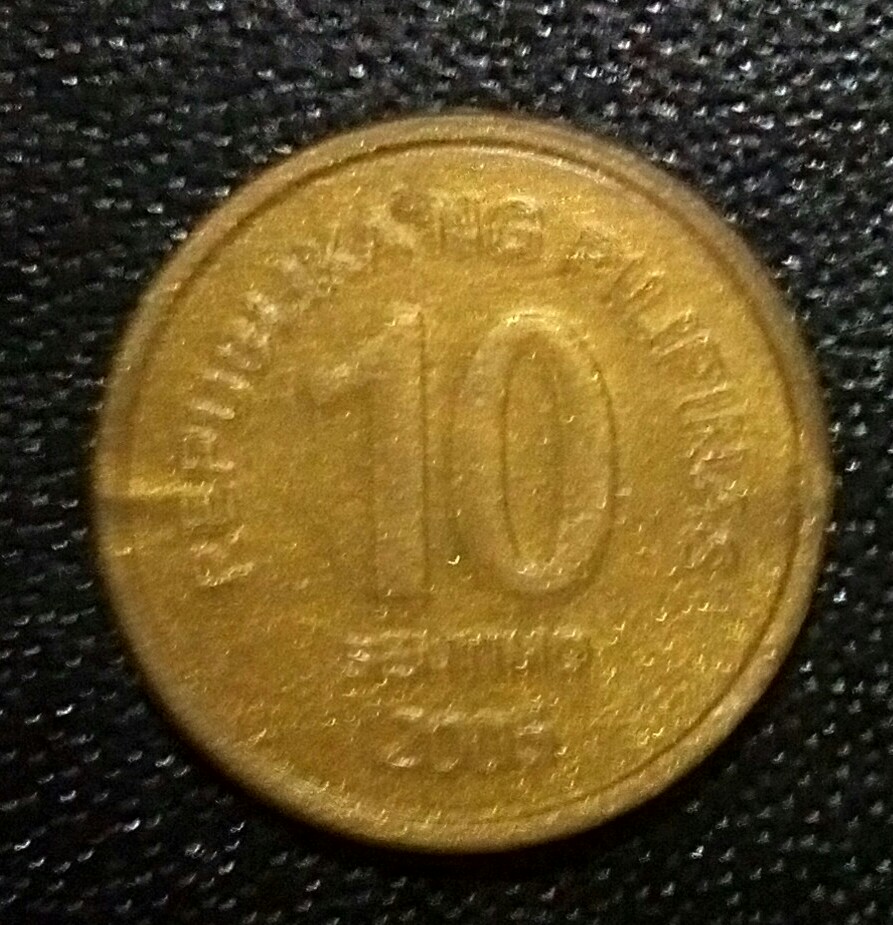 2005-Ten-Sentimos-Gold-Coin!