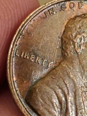 Bilateral-Collar-Crack-On-A-1969-S-Lincoln-Cent?