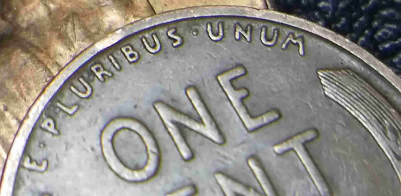1934-D-Wheat-Penny,-Odd-Bowtie,-Missing-Area-In-Armpit,-And-T-In-Cent-Shado