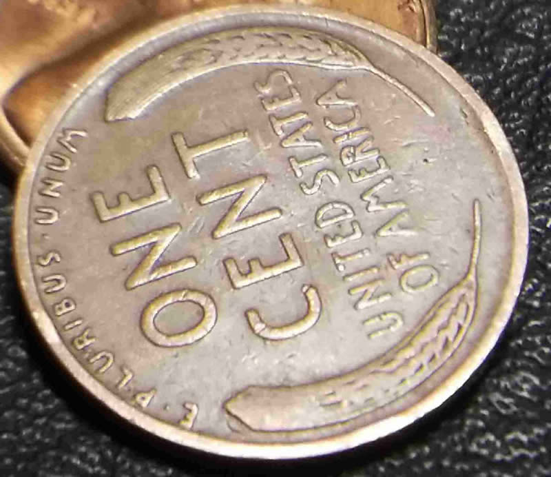 1934-D-Wheat-Penny,-Odd-Bowtie,-Missing-Area-In-Armpit,-And-T-In-Cent-Shado