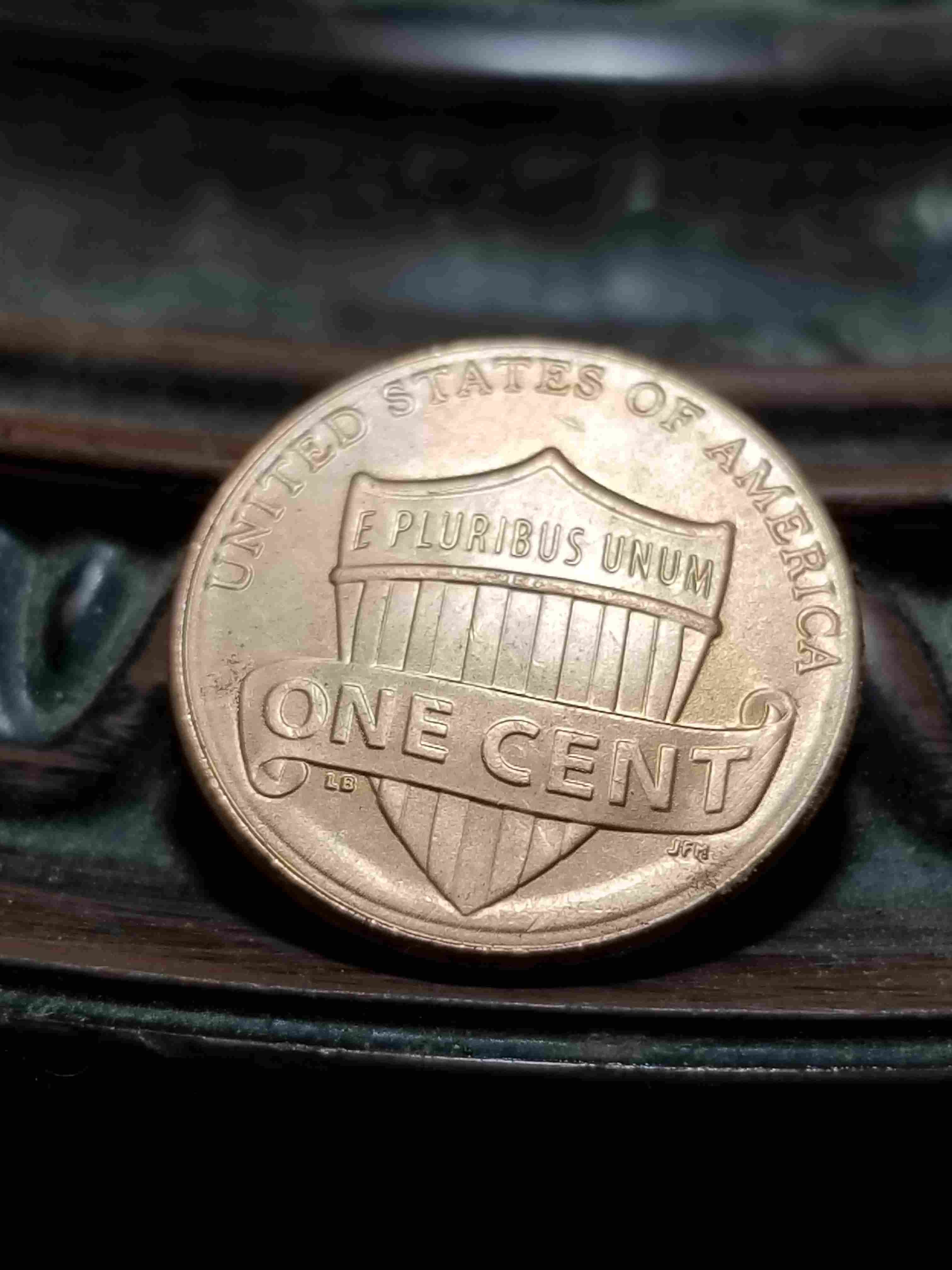 2018-D-Lincoln-Sheild-Penny--Heavy-On-Topfront-And-Bottom-Back,--Error?