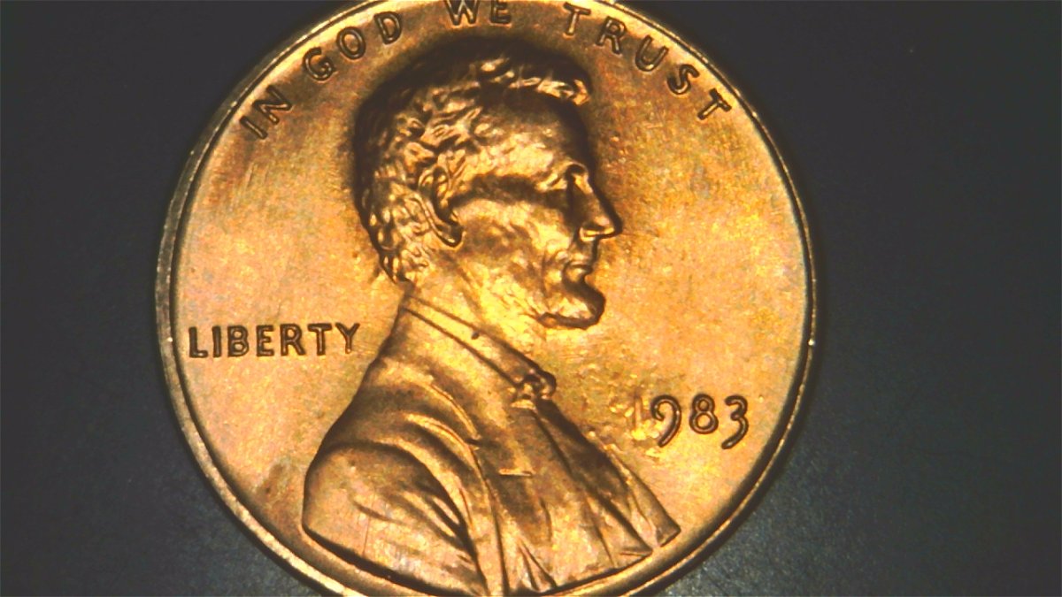 1983-Lincoln-Cent-Missing-1-On-The-Date...can-Barely-See-It-Via-Microscope
