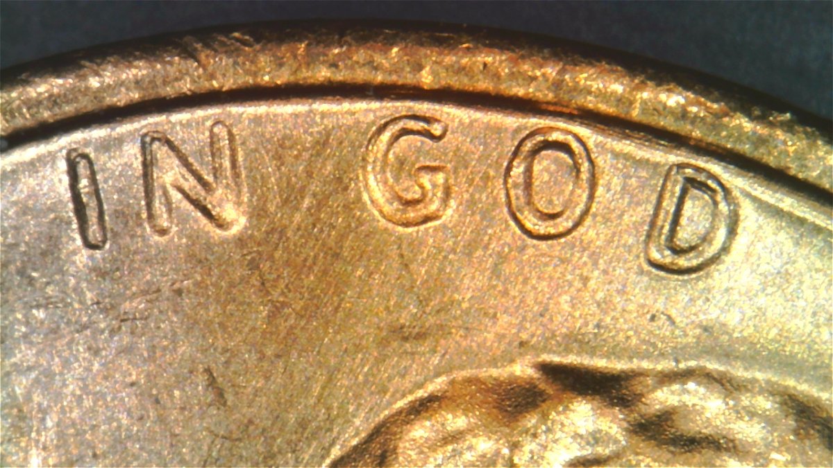 1983-Lincoln-Cent-Missing-1-On-The-Date...can-Barely-See-It-Via-Microscope