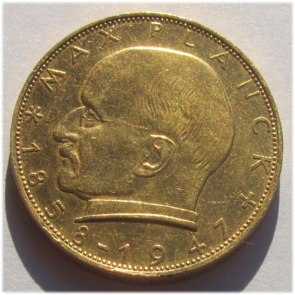 Common-Twentieth-Century-Coins-Of-Gold-Color,-But-Not-Gold.