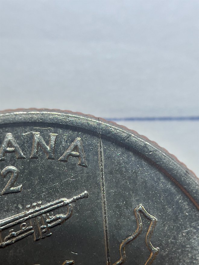 2002-D-Louisiana-Quarter---Weird-Line