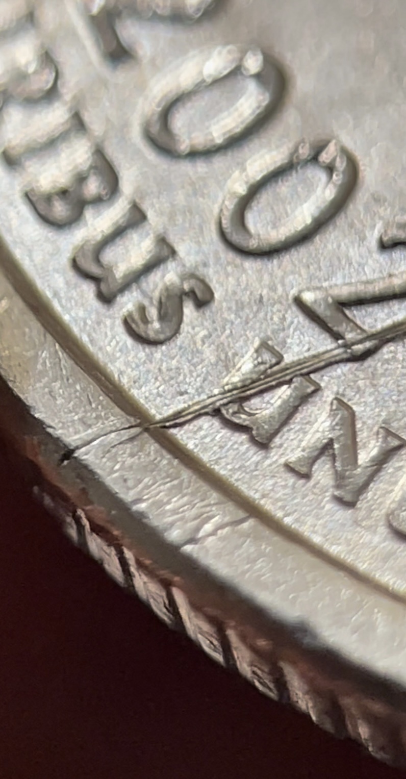 2002-D-Louisiana-Quarter---Weird-Line