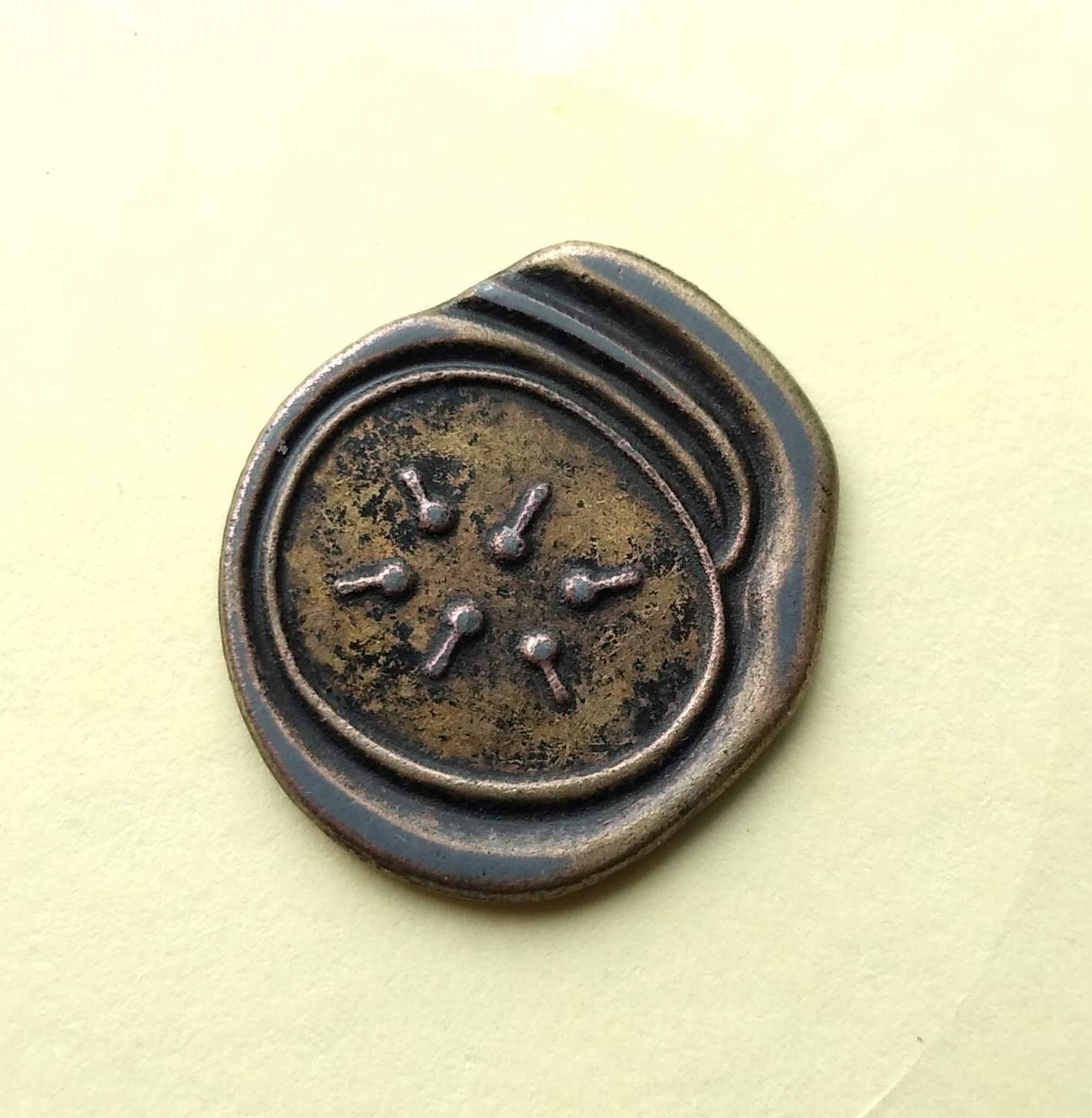 Novice-With-An-Unidentified-Coin