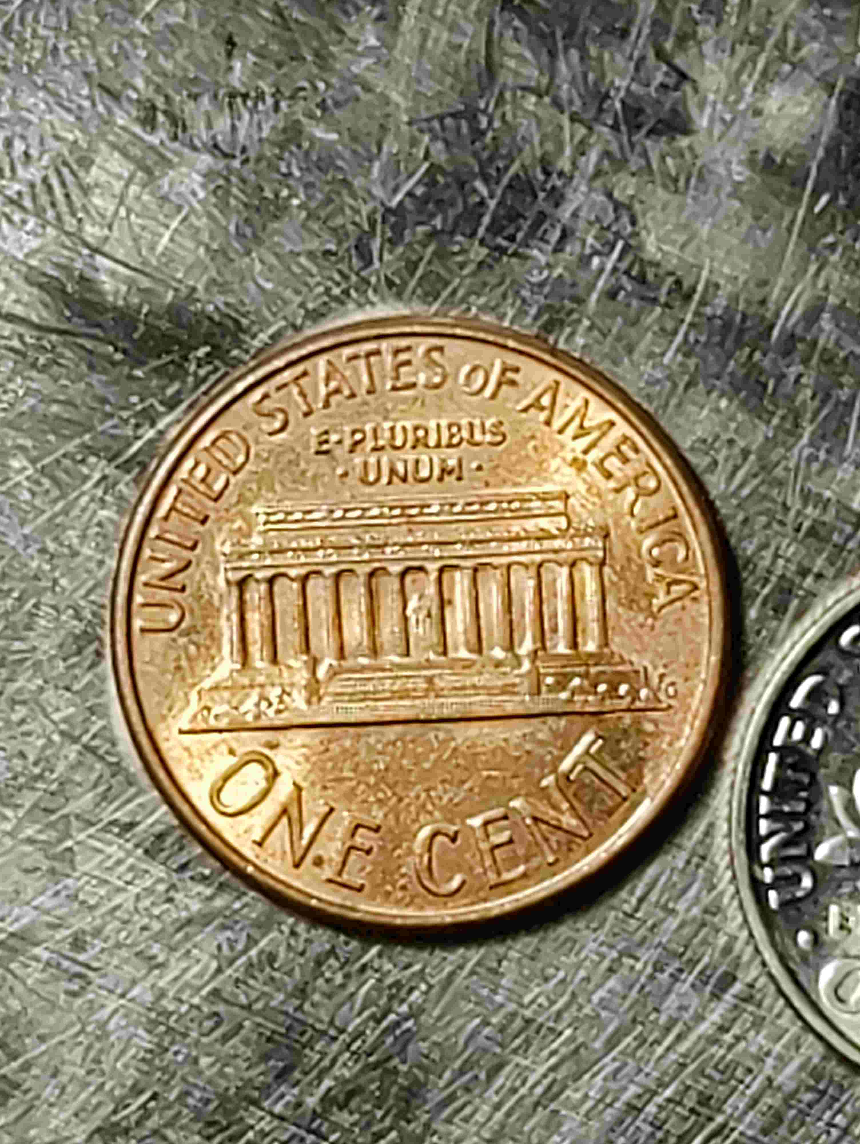 Apparently-I'm�still-Learning-So-Is-This-A-DDR-On-The-Inside-Columns/Pillars-On-This-2006-Penny
