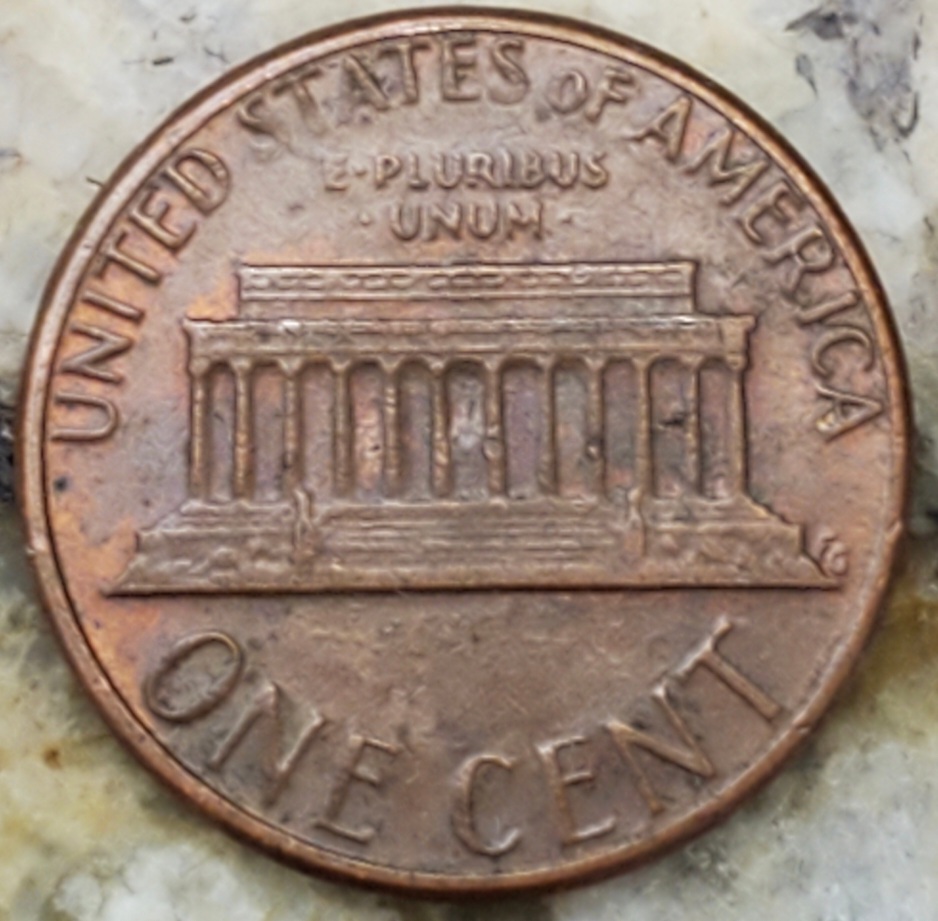 1982-D-Memorial-Penny-With-Part-Of-9-Missing.-Also,-Is-It-A-Small-Date?
