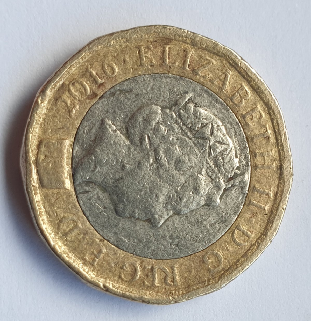 Think-I-Have-Been-Hit-With-A-New-Style-Fake-£1