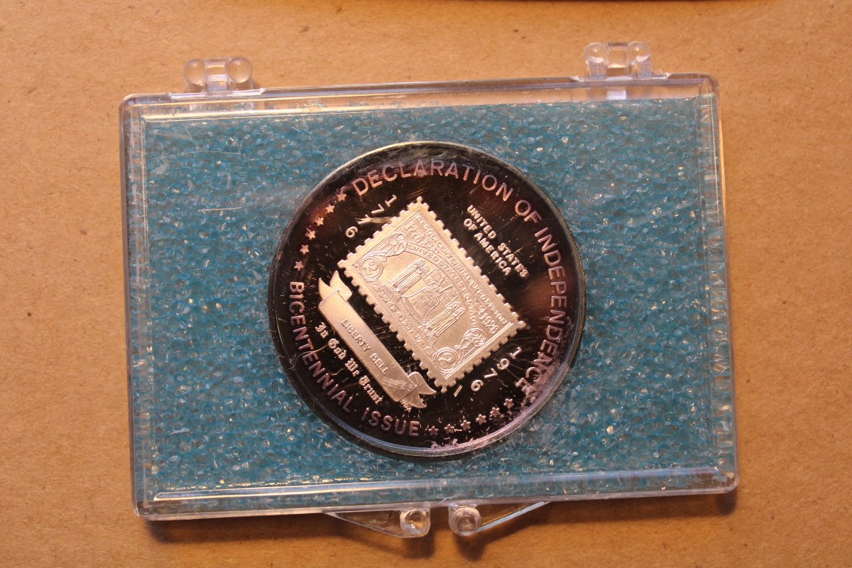 Bicentennial-Issue-Silver,-Bronze,-And-Unknwon.-5--3-Coin-Sets.-What-Do-I-Have?