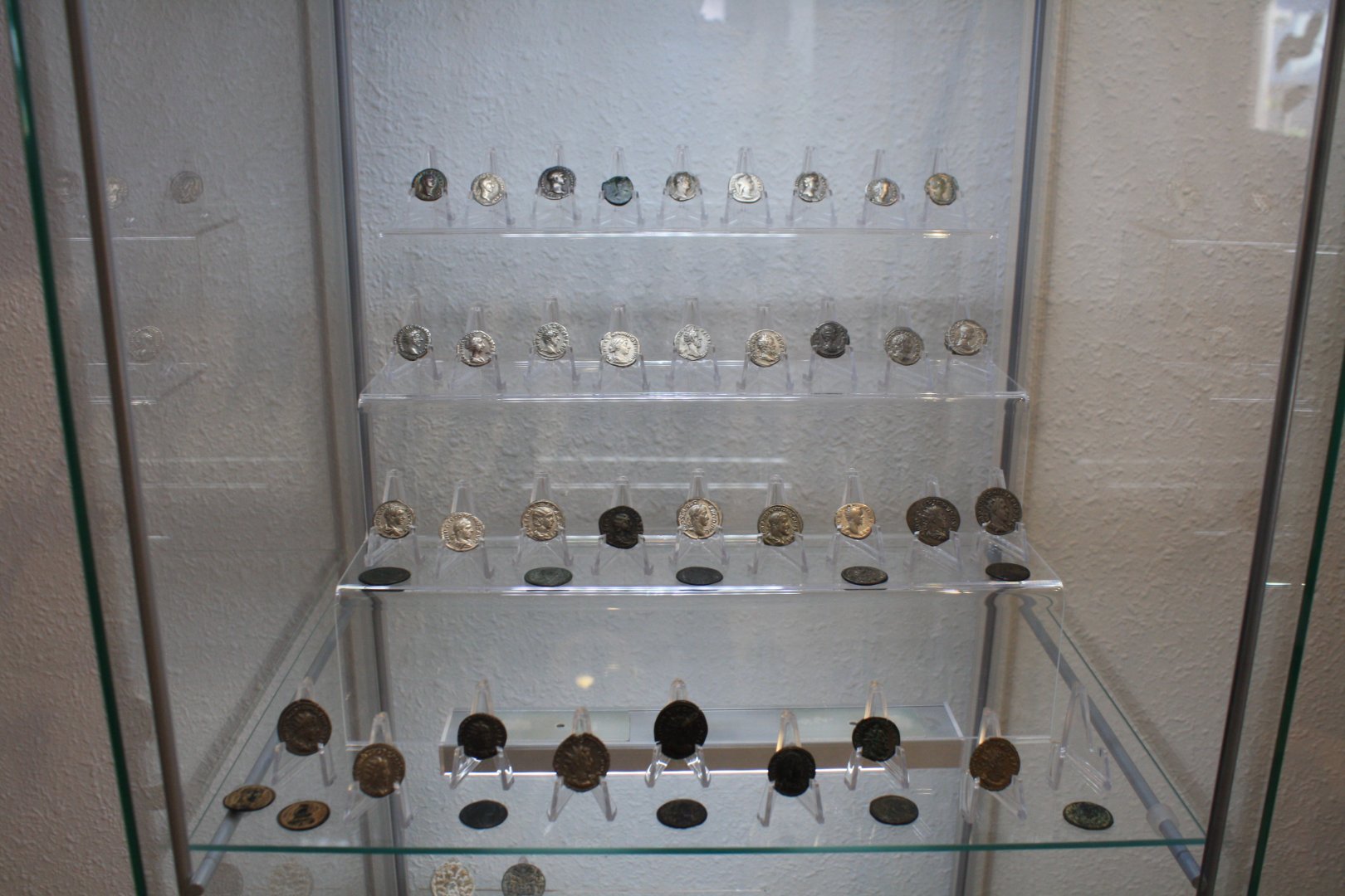 New-Glass-Display-Cabinet.