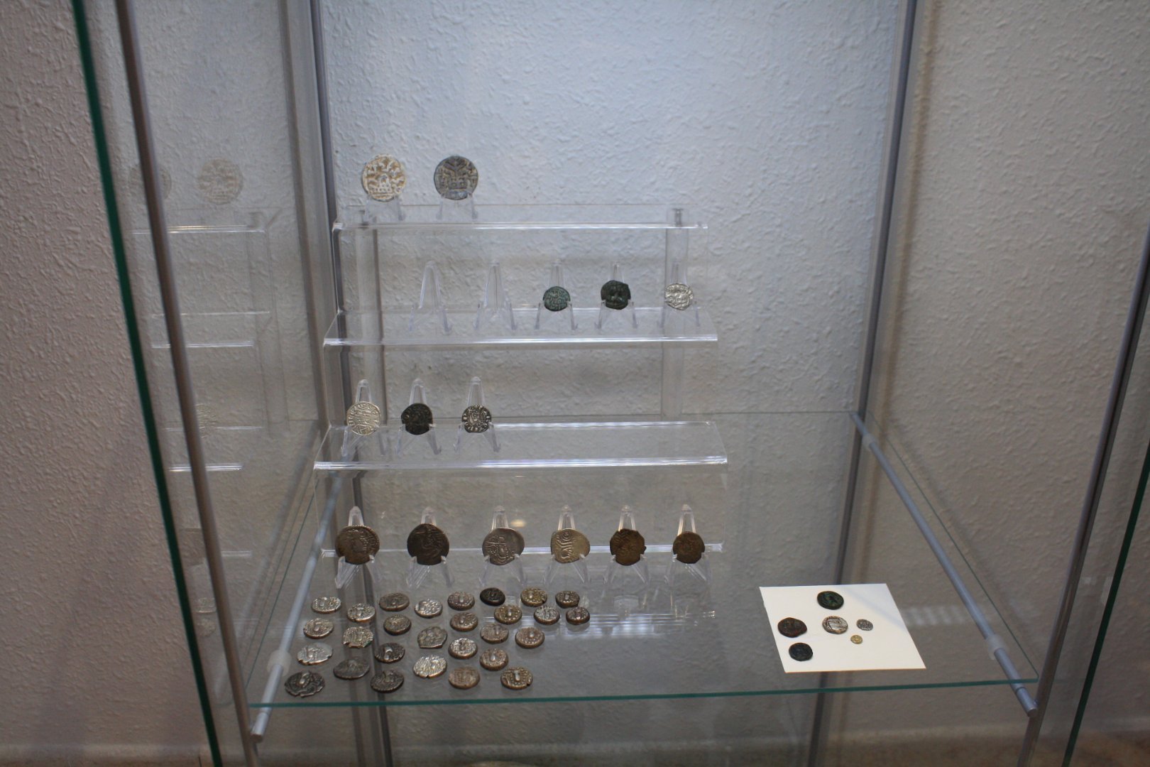 New-Glass-Display-Cabinet.