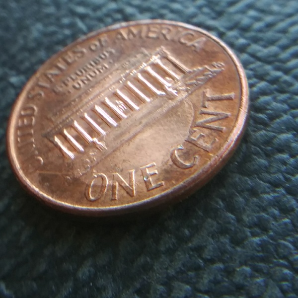 2004-D-Cent-Counterfit-Or-Error?-Part-Of-The-Memorial-Building-Is-On-Abe's-Face