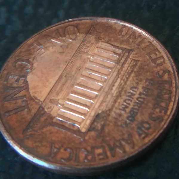 2004-D-Cent-Counterfit-Or-Error?-Part-Of-The-Memorial-Building-Is-On-Abe's-Face