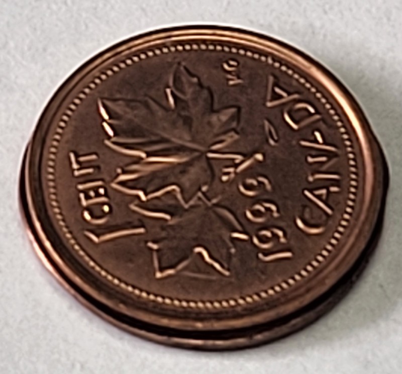 Weird-Coin,-Queen-Side-Only,--No-Date--Cladding?-Fake-Coin?