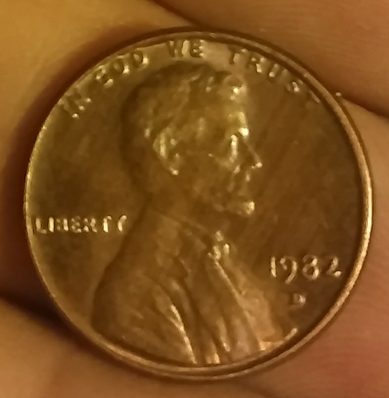 2-1982-D-Lincoln-Pennies.-Small-Date-Or-Large-Date?