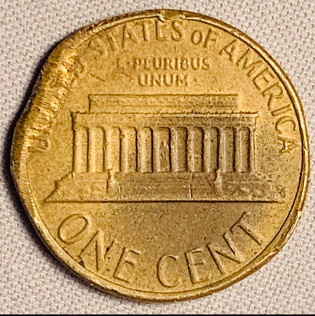 1982-D-Ld.-Lincoln-Memorial.-Strange-Brassy-Color.