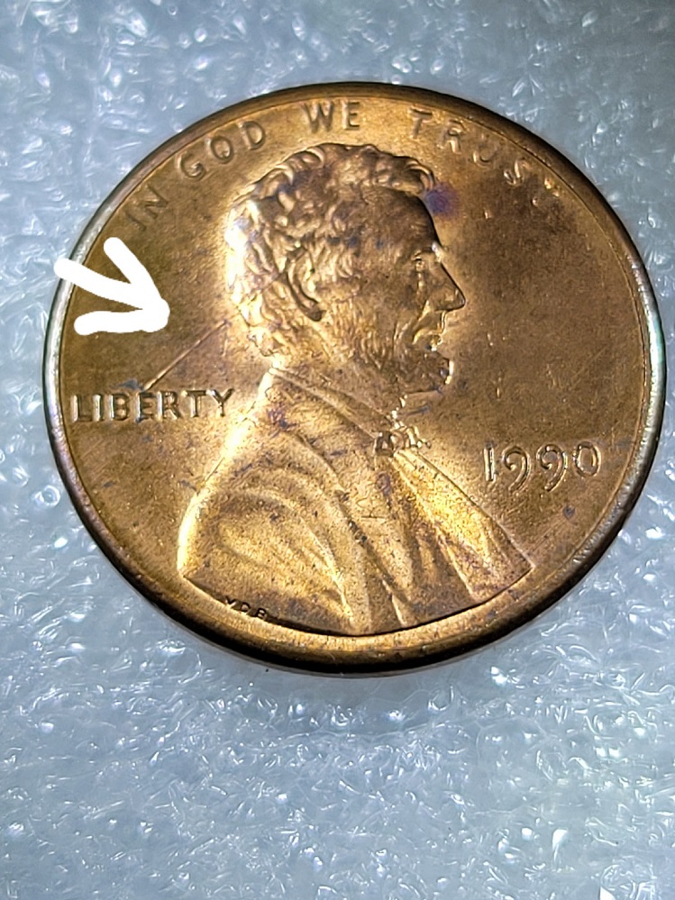 1990-P-Red-Penny-With-Long-Die-Break-On-Front-Going-From-E-Thru-His-Head